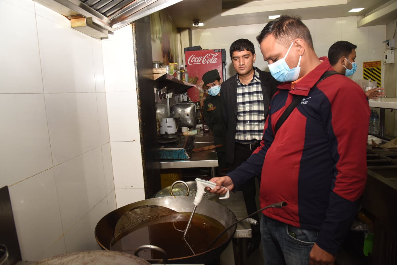 काठमाडौंका ४६ होटेल तथा रेष्टुरामा विभागको अनुगमन, ७ बटालाई १ लाख ३० हजार जरिवाना