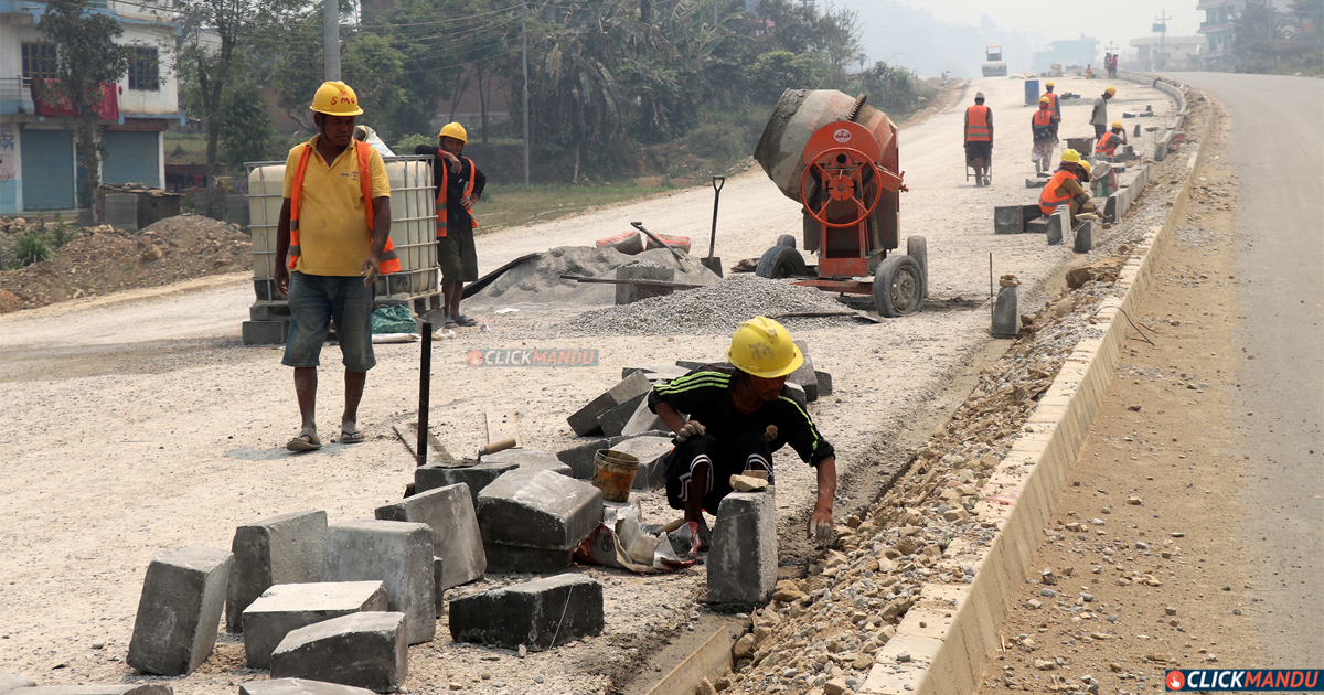 सरकारको आम्दानीभन्दा खर्च १ खर्ब बढी, ऋणले धान्नुपर्ने अवस्थामा प्रशासनिक खर्च