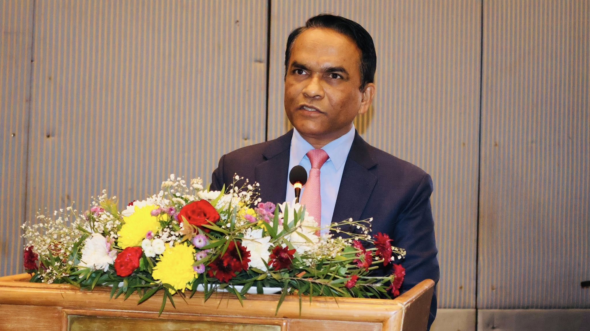 साना व्यवसायी र कृषि क्षेत्रको विकासबिना अर्थतन्त्र अघि बढ्दैन, सोही अनुसारका ‘प्रोडक्ट’ ल्याउनुस् : गभर्नर