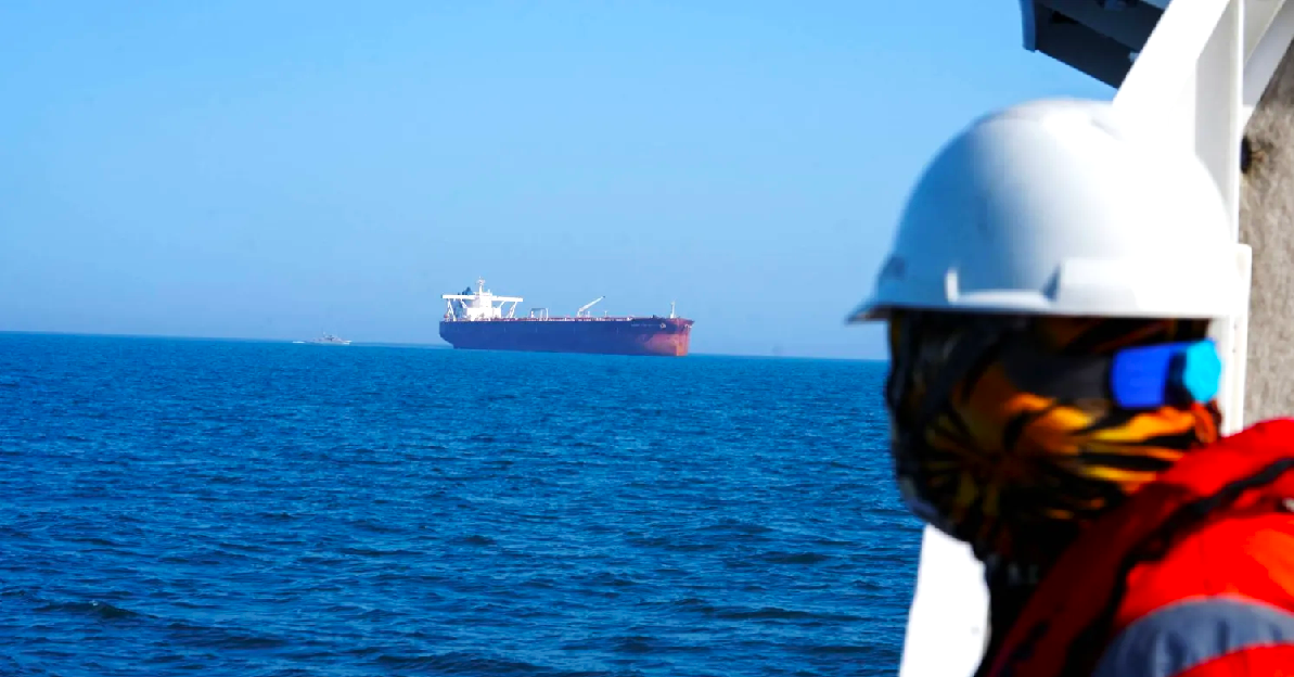 इरानद्वारा हर्मुज जलसन्धि अस्थायी रूपमा खुला, तर अमेरिकी नाकाबन्दी नहटे पुनः बन्द गर्ने चेतावनी